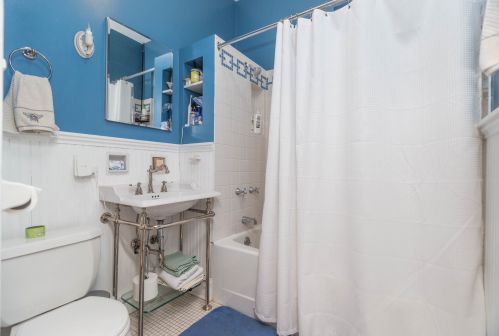 2014 Roscoe St, Chicago IL 60641-4015 exterior