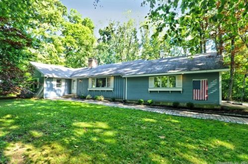 26 Dauria Dr, Seymour, CT 06483-2305