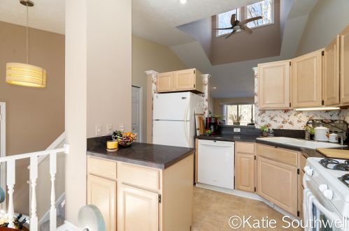 2149 Cross Creek Dr, Grand Rapids MI 49508-8795 exterior