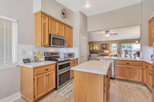 928 Carter St, Folsom CA 95630-9569 exterior