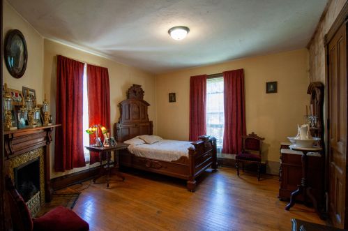 2735 State St, Milwaukee WI 53208-3549 exterior