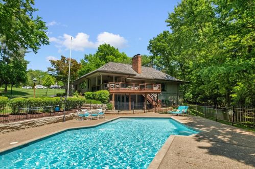 13592 Royal Glen Dr, Saint Louis MO 63131-1029 exterior