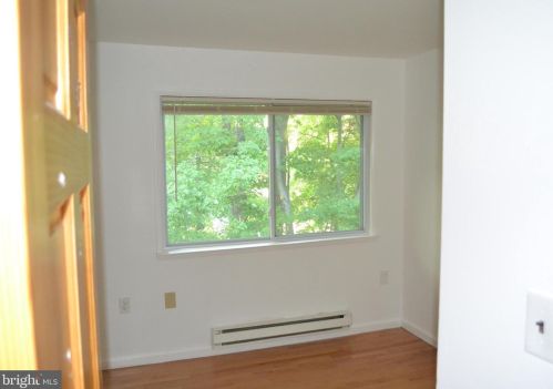 2295 Emerald Hts Ct, Herndon VA 20191-1714 exterior