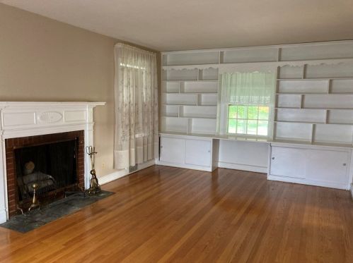 8 Jennings St, Chicopee, MA 01020-1920