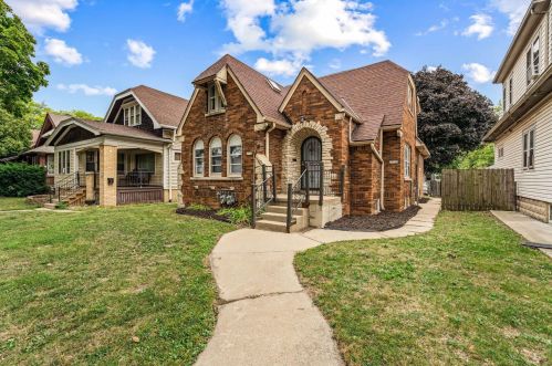 2756 55, Milwaukee WI 53210-1558 exterior