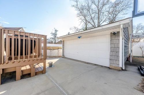 3327 Campbell Dr, Bronx NY 10465-1358 exterior