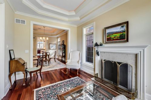 642 Euclid Ave, Elmhurst IL 60126-4338 exterior