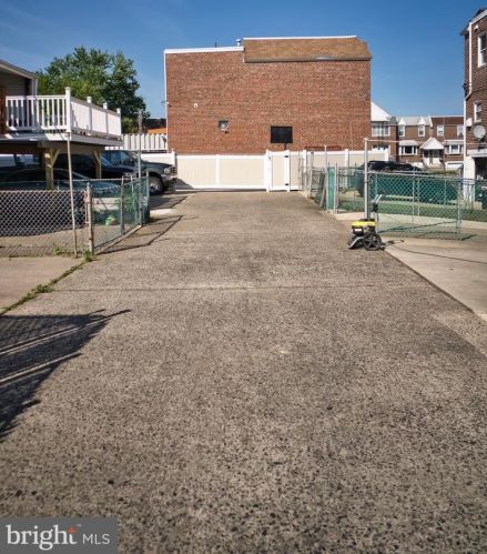 8617 Jackson St, Philadelphia PA  19136-2107 exterior