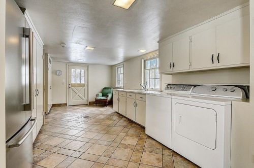 8415 Pelican Ln, Milwaukee WI 53217-2060 exterior