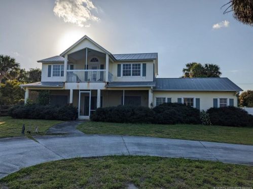 7205 Indian River Dr, Fort Pierce, FL 34982-7706