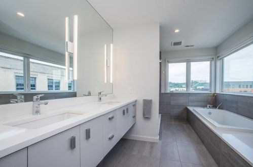 216 39 St, Pittsburgh PA 15201-1810 exterior