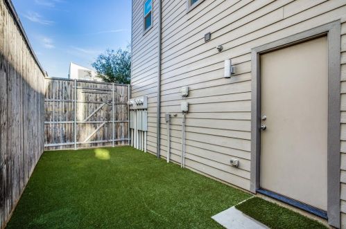 2123 Bennett Ave, Dallas TX  75206-6924 exterior