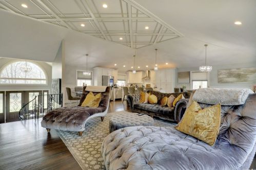 21 Beaumont Dr, Huntington Station NY 11747-3414 exterior