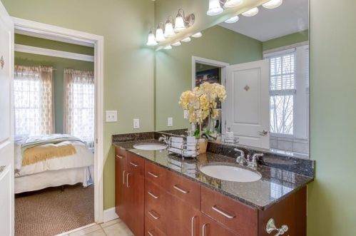 706 Cosmopolitan Dr, Atlanta GA 30324-3615 exterior