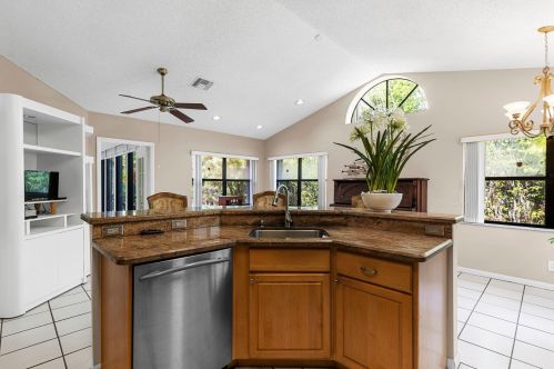 7279 Le Chalet Blvd, Boynton Beach FL 33472-5035 exterior