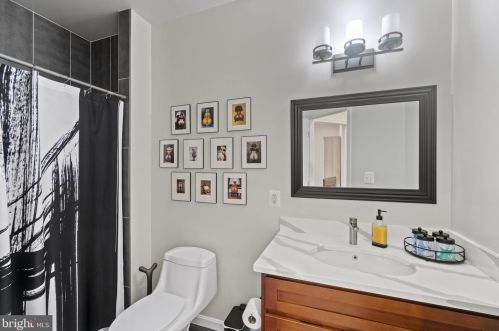 5925 Foote St, Washington DC 20019-6943 exterior