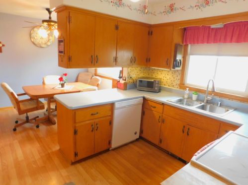 2760 112, Milwaukee WI 53227-3023 exterior