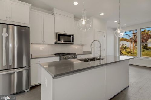 5134 Randolph Rd, Rockville MD 20852-2242 exterior