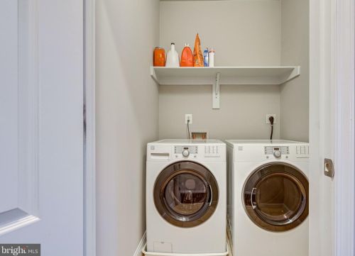 1339 Mayflower Dr, Mc Lean VA 22101-5612 exterior