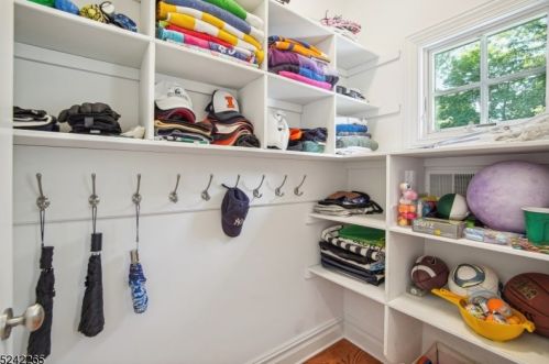 40 Linden Ln, Chatham Township NJ 07928-1654 exterior