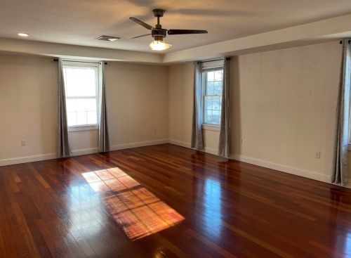 231 Pondview Dr, Springfield MA 01118-1150 exterior