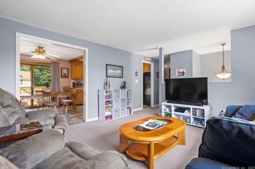 9 Dogwood Ln, Ellington CT exterior