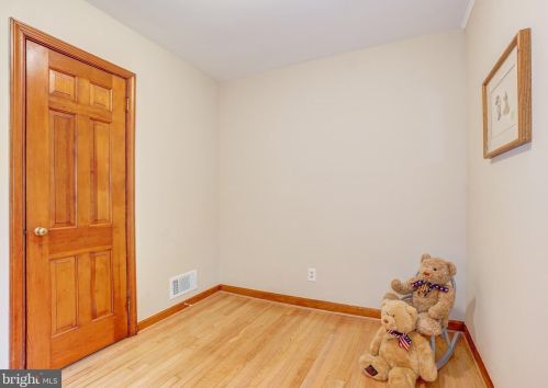 102 Mannakee St, Rockville MD 20850-1914 exterior