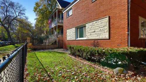 1901 Sunnyside Ave, Chicago IL 60630-3923 exterior