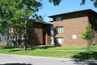 906 Locust St, Champaign IL  61820-5944 exterior