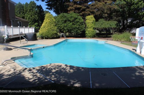 52 4 Winds Dr, Middletown NJ 07748-3141 exterior