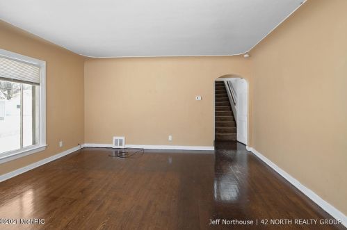 1342 Whiting St, Wyoming MI exterior