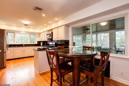 62 Cooper Rd, Parsippany NJ 07834-3419 exterior