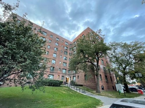 1700 Metropolitan Ave, Bronx NY  10462-6900 exterior