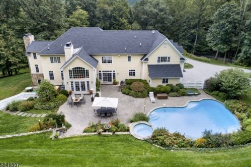 6 Deer Ridge Dr, Morristown, NJ 07960-6626