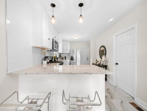 8642 Kingston Ave, Chicago IL  60617-2439 exterior