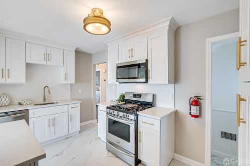 85 Gdn Ter, Edison NJ 08817-4501 exterior