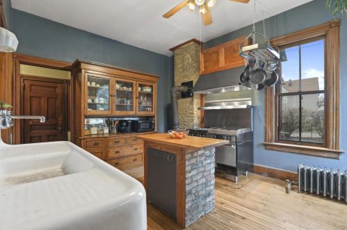 2126 Juneau Ave, Milwaukee WI 53233-1119 exterior