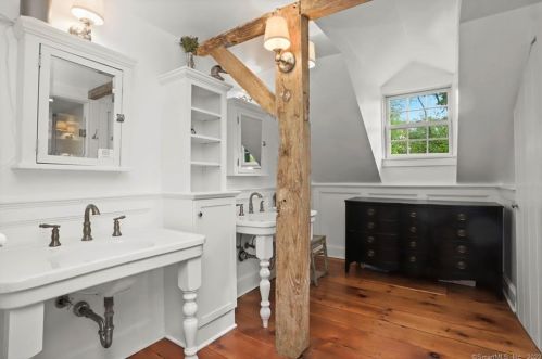 200 Bedford Rd, Greenwich CT 06831-2537 exterior