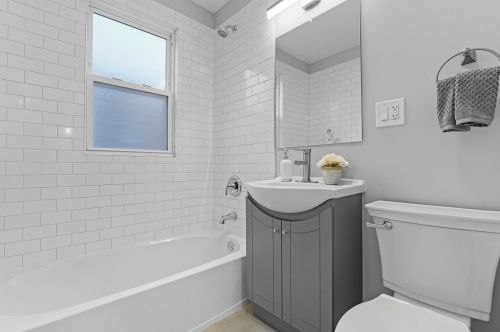 9740 Calumet Ave, Chicago IL 60616-2439 exterior