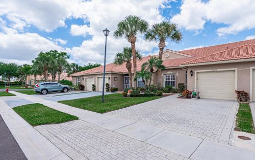 8425 Logia Cir, Boynton Beach FL 33472-7110 exterior