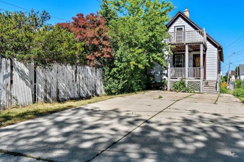 1619 24th Pl, Milwaukee WI 53205-1403 exterior