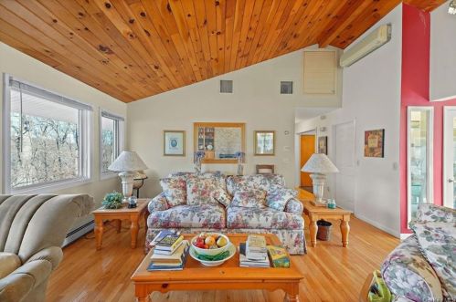 429 Clove Rd, Monroe NY 10950-4625 exterior