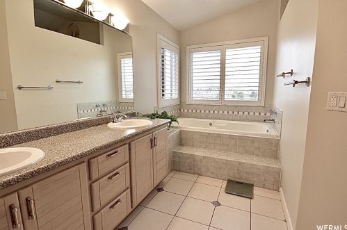 8147 Maio Dr, Sandy UT 84093-6773 exterior