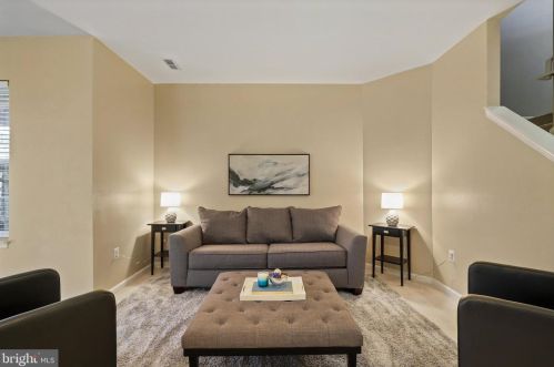 6747 Applemint Ln, Alexandria VA 22310-2649 exterior