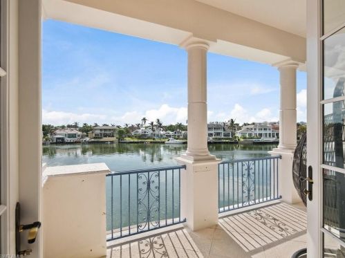 210 Cuddy Ct, Naples FL 34103-4074 exterior