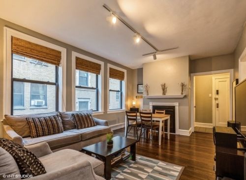 640 Waveland Ave, Chicago, IL 60613-4242