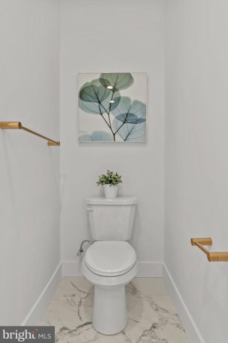 654 13 St, Philadelphia PA 19123-2427 exterior