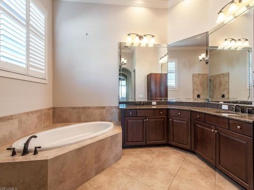 16725 Cabreo Dr, Naples FL 34110-3271 exterior