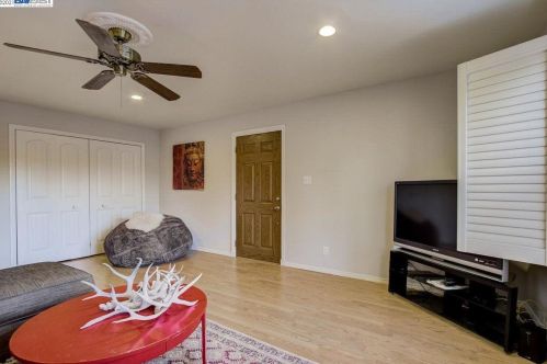 1875 Granada Dr, Concord CA 94519-1330 exterior