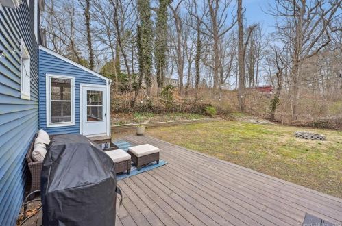 141 Cedarhurst Ln, Milford CT 06461-2721 exterior